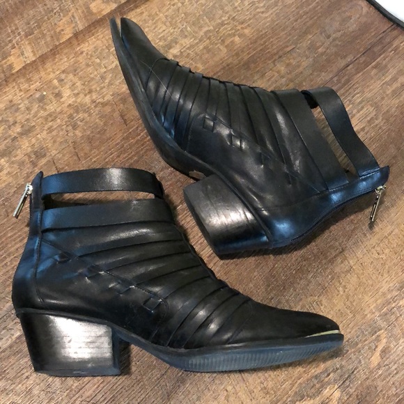 39/8 Schutz Black Leather Goth Witchy Buckle Strappy Boots Booties Magic Coven - Picture 3 of 14